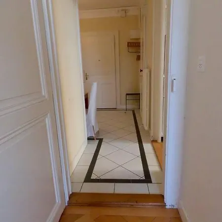 Apartment Bright, Classic And Elegant, Close To Train Station