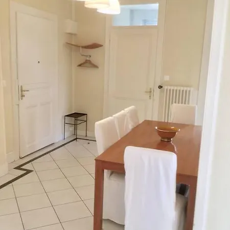 Apartment Bright, Classic And Elegant, Close To Train Station *