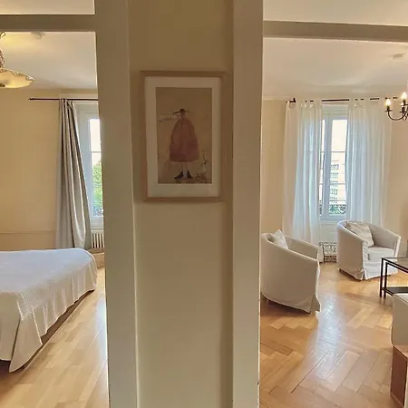 Bright, Classic And Elegant, Close To Train Station Apartment Lausanne