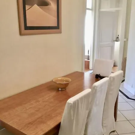Apartment Bright, Classic And Elegant, Close To Train Station
