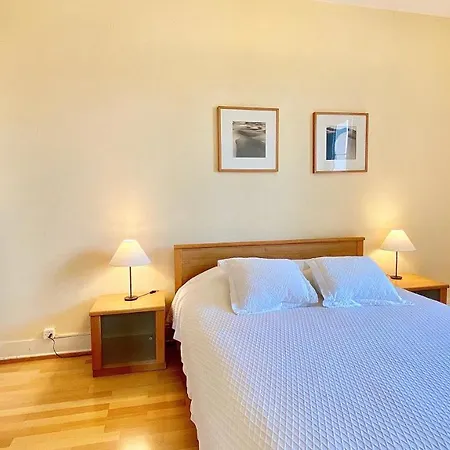 Apartment Bright, Classic And Elegant, Close To Train Station