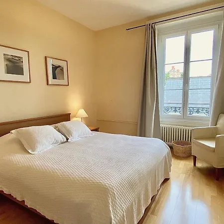 Bright, Classic And Elegant, Close To Train Station Apartment Lausanne