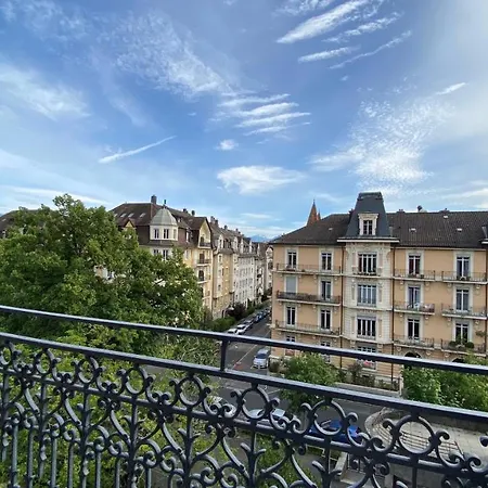 Apartment Bright, Classic And Elegant, Close To Train Station *