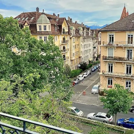 Apartment Bright, Classic And Elegant, Close To Train Station