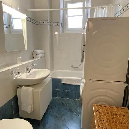 Bright, Classic And Elegant, Close To Train Station *